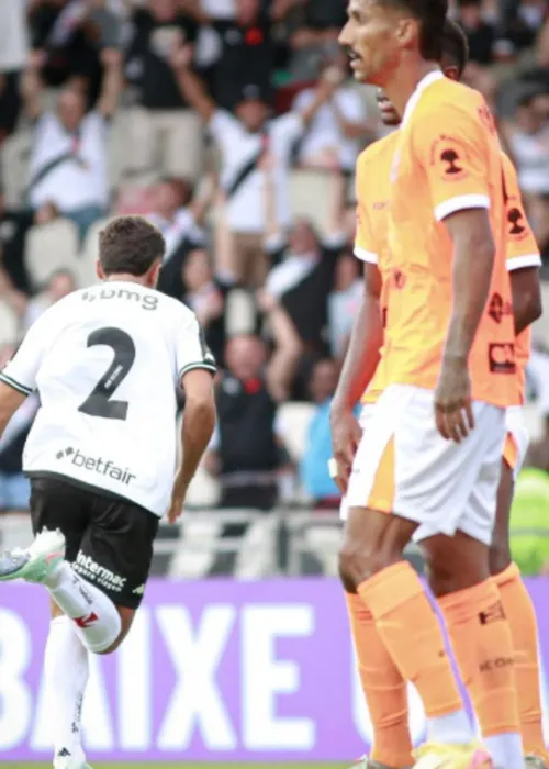 Vasco estreia com empate contra o time da baixada