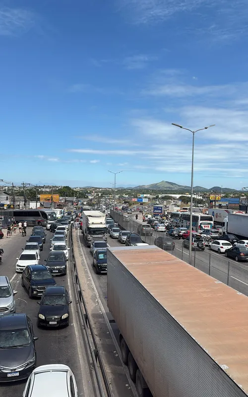 Até às 10h, não havia previsão de liberação da via