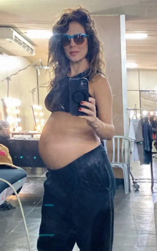 A atriz está grávida de sete meses