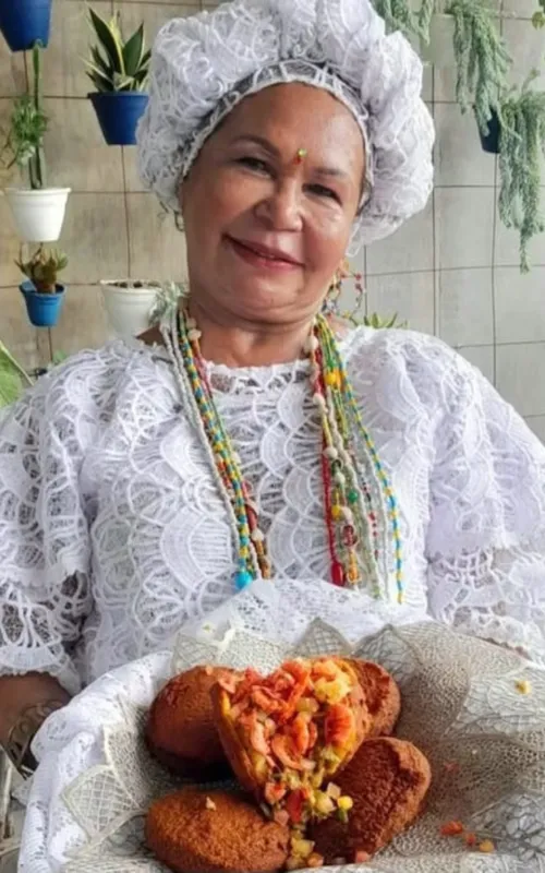 Cida Bahiana dá consultorias para programas e novelas da Globo há 28 anos