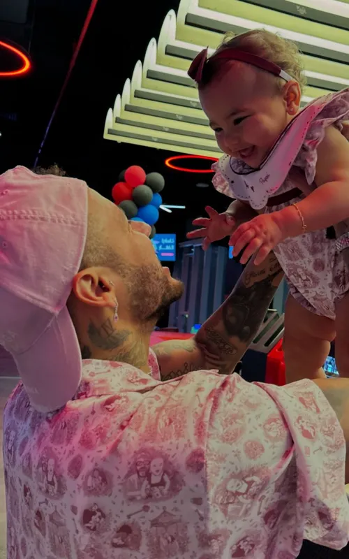 A pequena já faz sucesso nas redes pela beleza