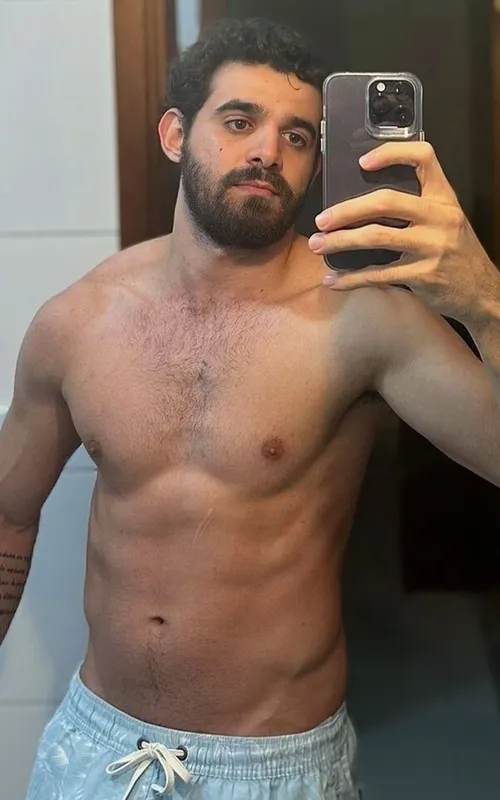 Ele possui mais de 23 mil seguidores no Instagram