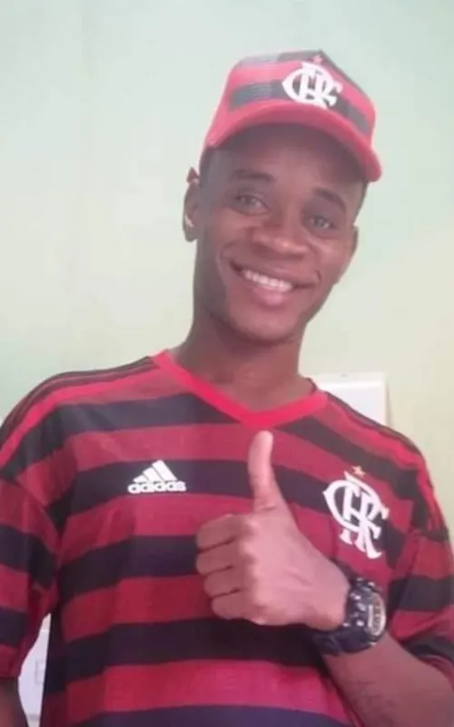 Carlos Eduardo Oliveira, de 32 anos, deixou três filhas menores de idade