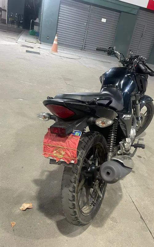 Adulterar e remover sinais de identificação da placa é considerado crime pelo Código Penal