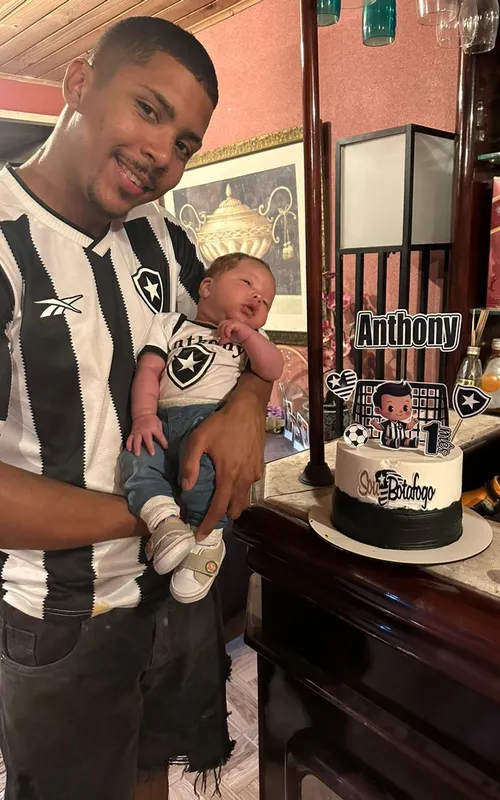 Ele deixa o filho Anthony, de 2 meses