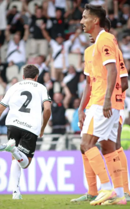 Vasco estreia com empate contra o time da baixada