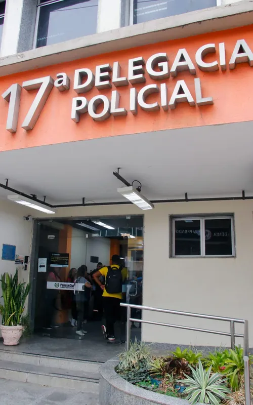 A 17ª DP (São Cristóvão) ficou lotada de passageiros, para registro de ocorrência