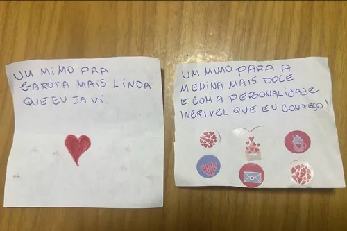 Bilhetes enviados pela adolescente à primeira vítima em 15 de maio e a Ana Luiza em 31 de maio, junto com o bolo de pote