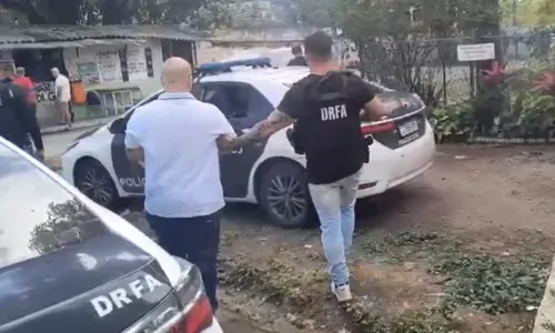 O homem foi preso dentro de uma casa por agentes da Delegacia de Roubos e Furtos de Automóveis da Capital