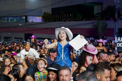O público foi à loucura no show da 'Boiadeira'