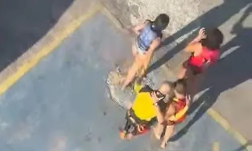 Mais de 70 pessoas foram resgatadas pelos bombeiros no mar de Copacabana, no último sábado (21)