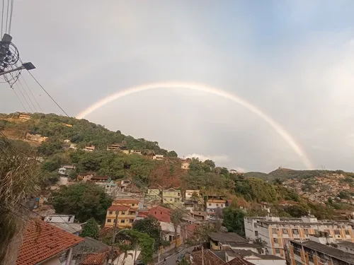 Arco-íris foi visto no bairro Cubango, em Niterói