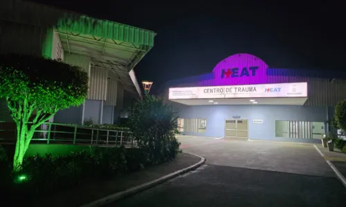 O Heat mudou a cor da sua fachada durante o Agosto Lilás