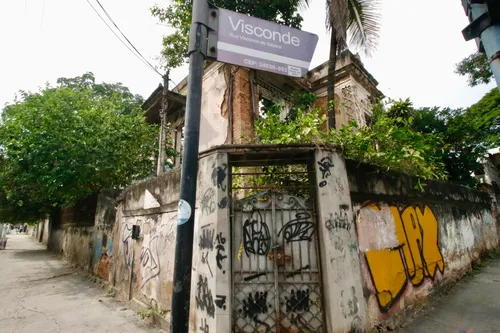 Casarão localizado na Rua Visconde de Uruguai esquina com a Visconde de Itaboraí