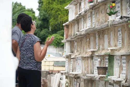 Familiares prestaram homenagens aos entes queridos