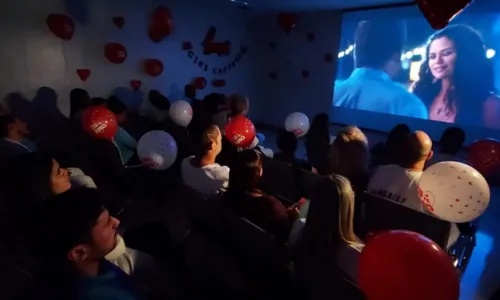 Pacientes na sessão de cinema do Hospital Estadual João Batista Cáffaro