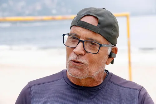 José Fernando desafiou o frio com a raquete na mão