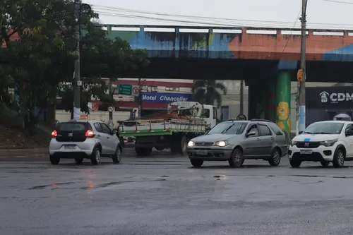 Trânsito desorganizado e a sinalização ruim na altura de Santa Luzia