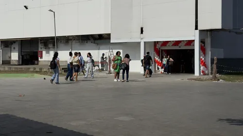 O feriado vale tanto para lojas de rua quanto as dos shoppings