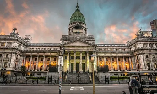 Votação definirá metade da Câmara e um terço do Senado