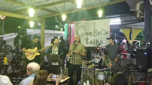 O espaço terá apresentação de artistas ao vivo tocando o famoso forró pé de serra
