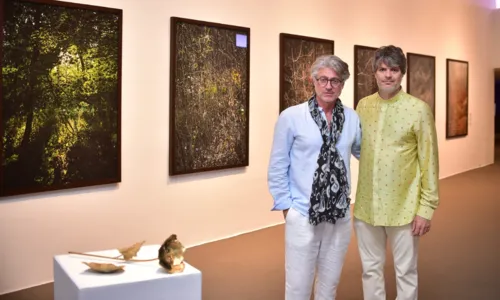 Edo Costantini (de amarelo) ao lado do curador Nicolas Martin Ferreira