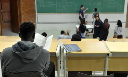Pressão social contribui para desenvolvimento de doenças mentais, segundo especialistas