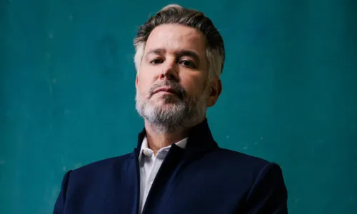 Ferette (Murilo Benício) é um homem poderoso e respeitado, que ganha homenagens do governo pelo trabalho social que realiza