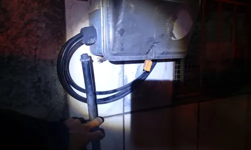 Homem roubou cabos de uma residência