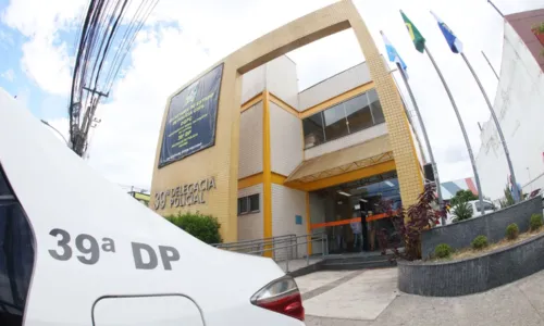 Policiais da 39ª DP (Pavuna) prenderam o acusado de aliciar menores