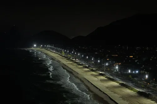 A iniciativa tem como objetivo aumentar a segurança e incentivar a prática de atividades esportivas e de lazer durante a noite