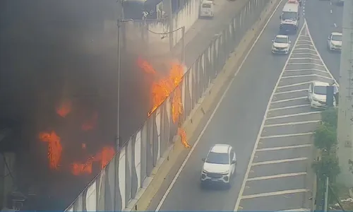 Até o momento, não há informações sobre a causa do incêndio nem registro de feridos