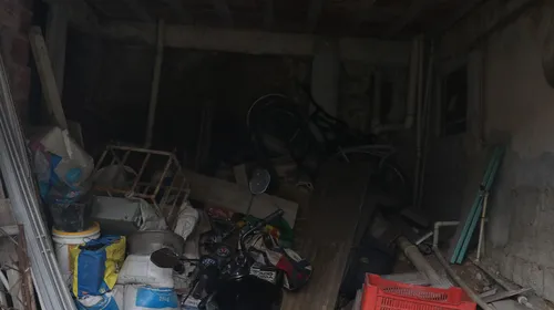 Garagem onde a cobra jararaca teria feito ninho