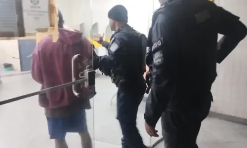 Em ambos os casos, os acusados foram levados para a 72ª DP (Mutuá)