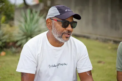 Manoel Marins compartilha experiências de vida nas redes sociais, sendo acompanhado por mais de 200 mil seguidores