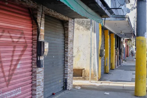 Lojas fechadas no bairro Mutuá nesta segunda-feira (4)