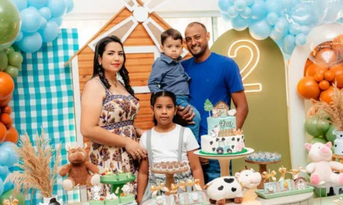 Família no aniversário de 2 anos do pequeno Davi