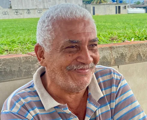 Adelson Almeida, de 72 anos, morador do bairro Guaxindiba