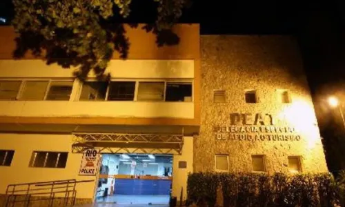 A mulher foi presa por agentes da Delegacia Especial de Apoio ao Turismo