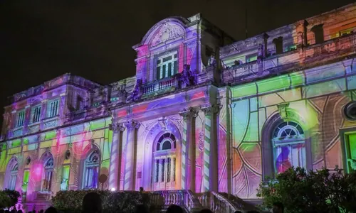 O Palácio Euclides da Cunha recebeu uma projeção especial na fachada