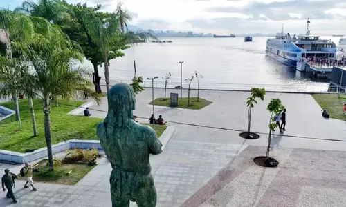 Estátua foi alterada de lugar ganhando mais destaque no centro da cidade