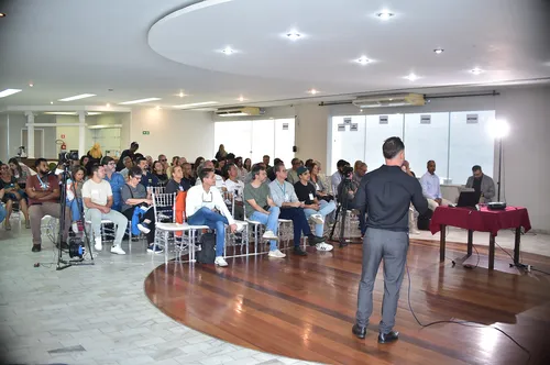 A primeira etapa começou no Clube Central