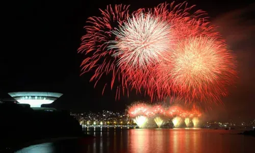 Shows, fogos de baixo estampido e esquema especial marcam a virada