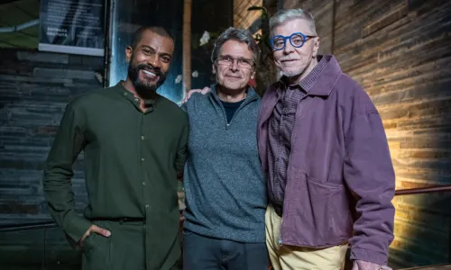 João Rubens (Samuel de Assis), Kasper (Miguel Falabella) e o diretor artístico Luiz Henrique Rios