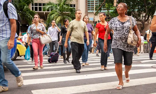 O recuo é ainda mais acentuado entre aqueles que procuram emprego há menos de um mês