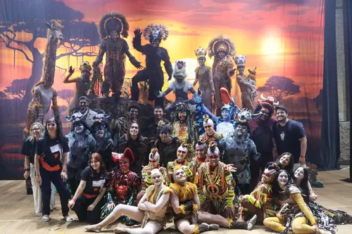 Figurinos são marcados por luxo e criatividade
