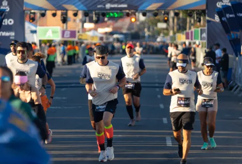 Exercícios físicos, como a corrida, fazem bem para o corpo e a mente