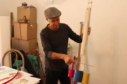 Robson Martins cria instrumentos com objetos alternativos