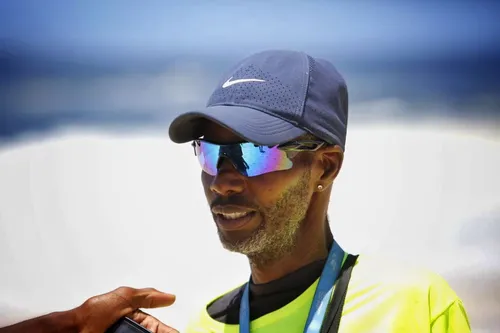 O vendedor ambulante Vanderlei Francisco contou que as vendas estão abaixo do esperado