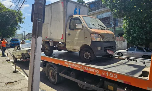 Durante a fiscalização, 30 veículos foram autuados por infrações como estacionamento irregular